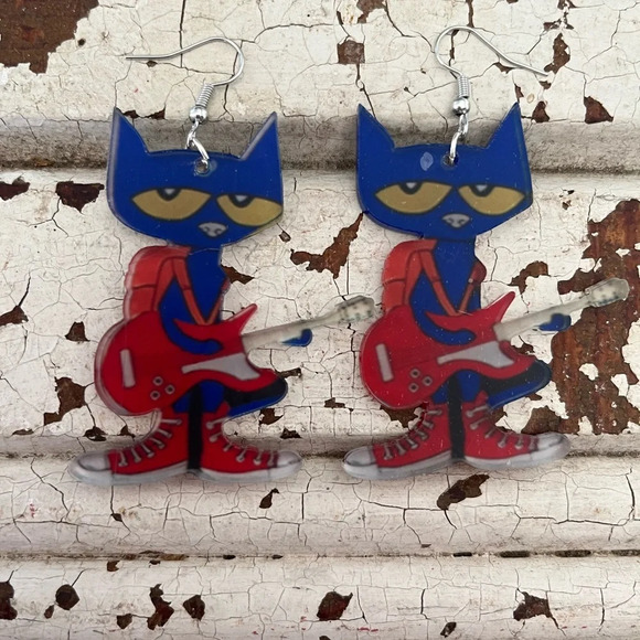 Brand new Pete the cat book inspired acrylic dangle earrings - Picture 2 of 3
